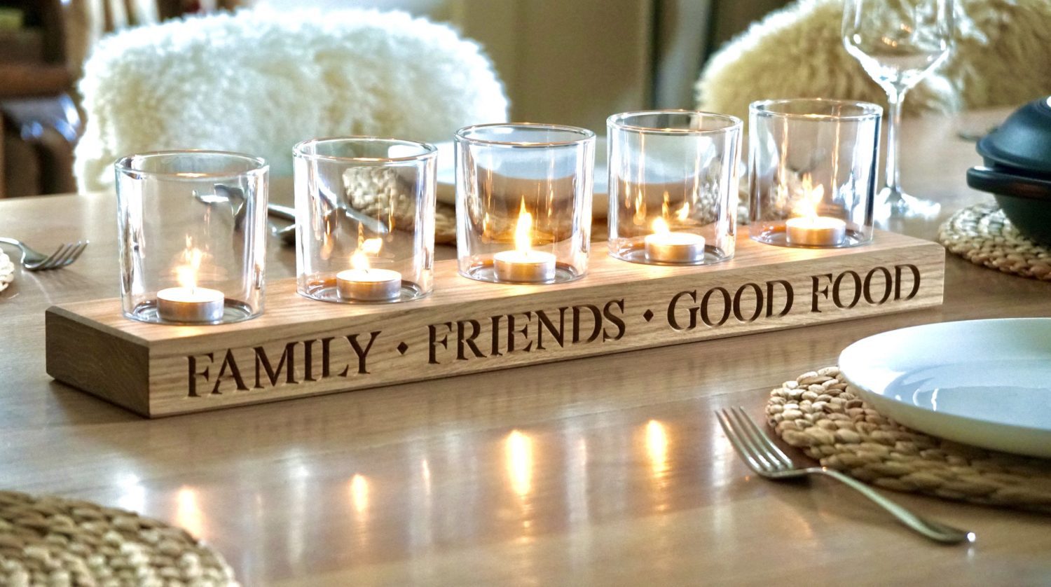 engraved-wooden-table-centrepiece