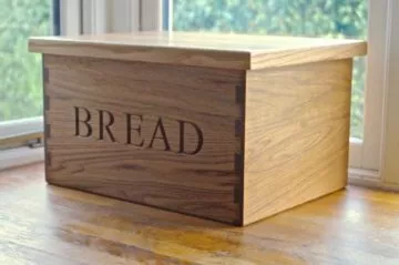 solid-oak-bread-bin-makemesomethingspecial.co.uk