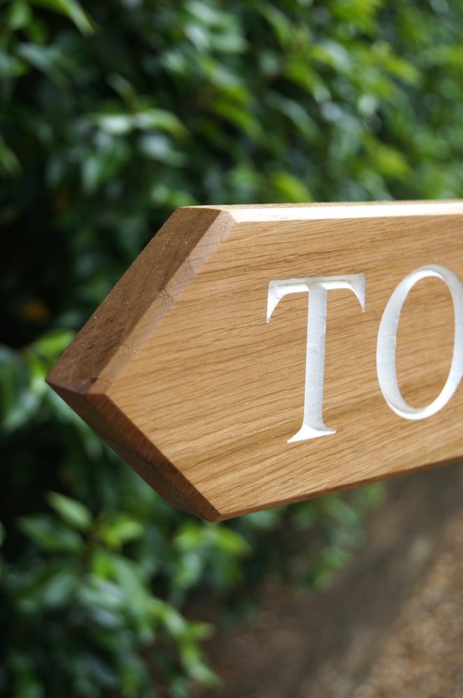 wooden-sign-with-arrow-makemesomethingspecial.co.uk