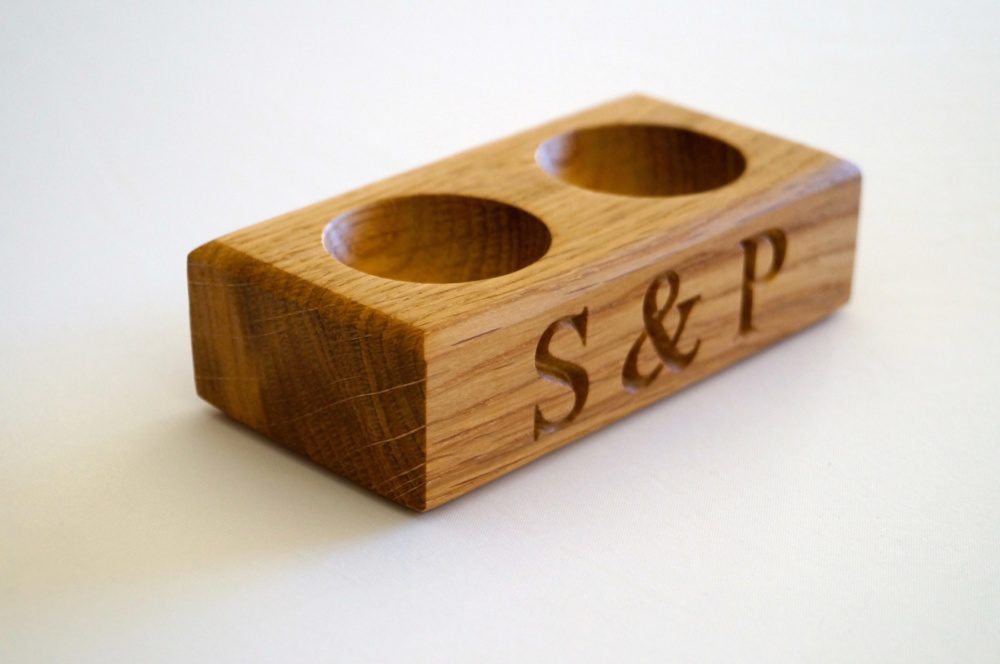 personalised-wooden-table-salt-and-pepper-finger-bowls-makemesomethingspecial.co.uk