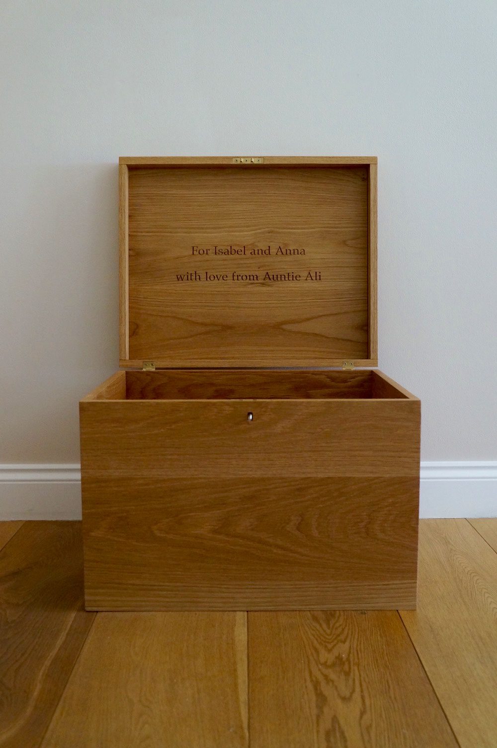personalised-wooden-box-with-lock-makemesomethingspecial.com