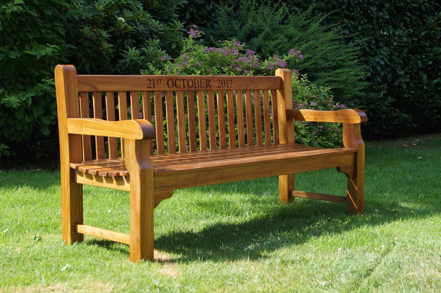 unique-garden-bench-makemesomethingspecial.com