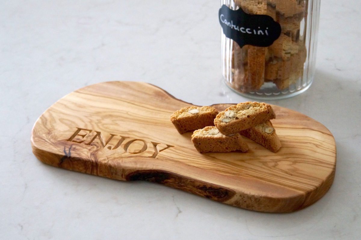 olive-wood-serving-boards-uk-makemesomethingspecial.com