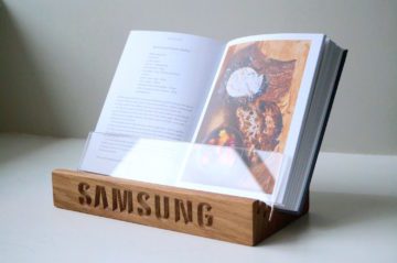 personalised-wooden-bookstand-samsung-makemesomethingspecial.com