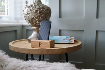 engraved-oak-phone-stand