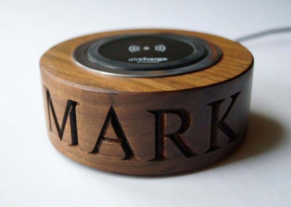 personalised-corporate-christmas-gifts-walnut-wireless-phone-charger-makemesomethingspecial.co_.uk_-min