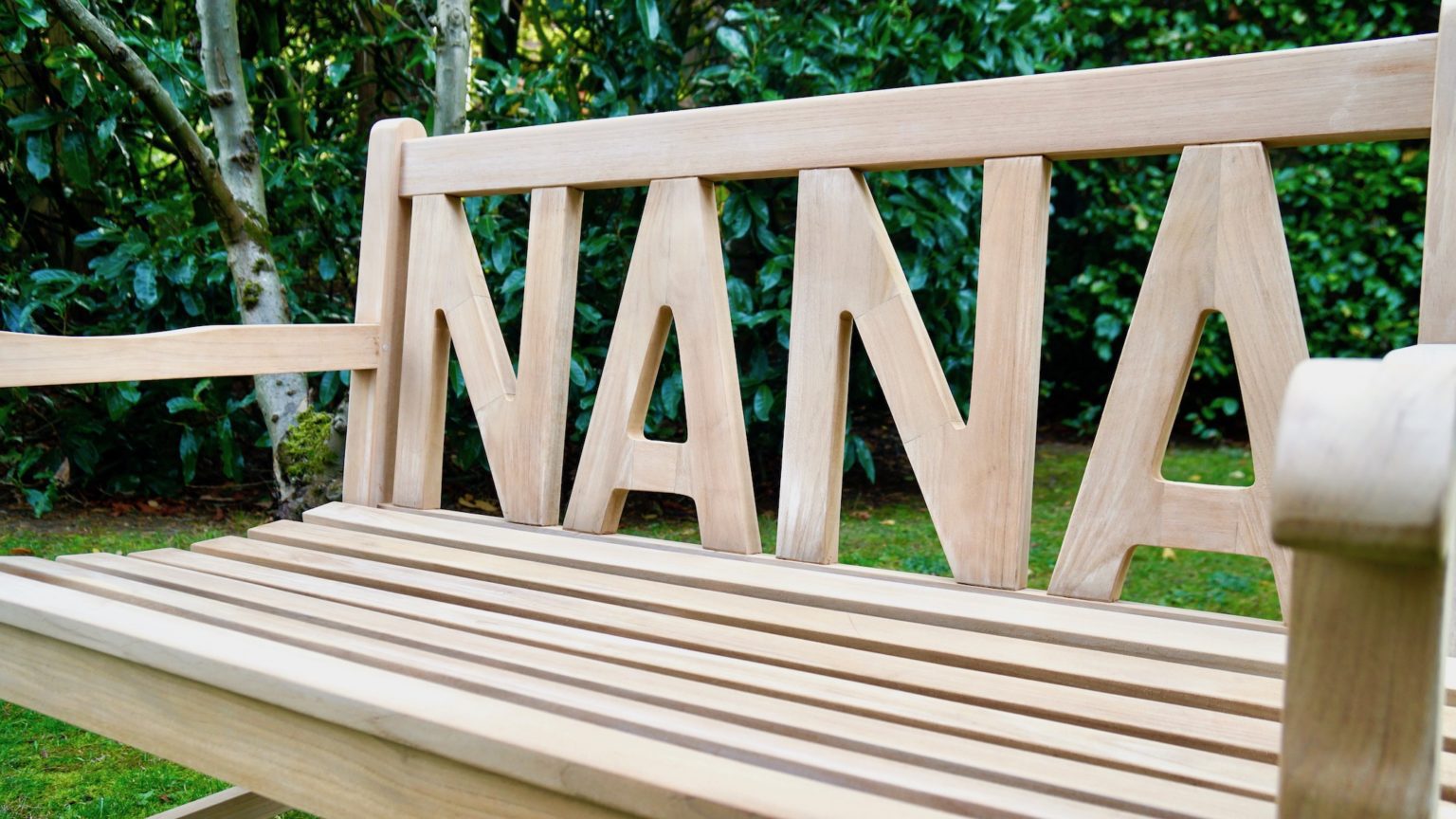 handmade-name-benches