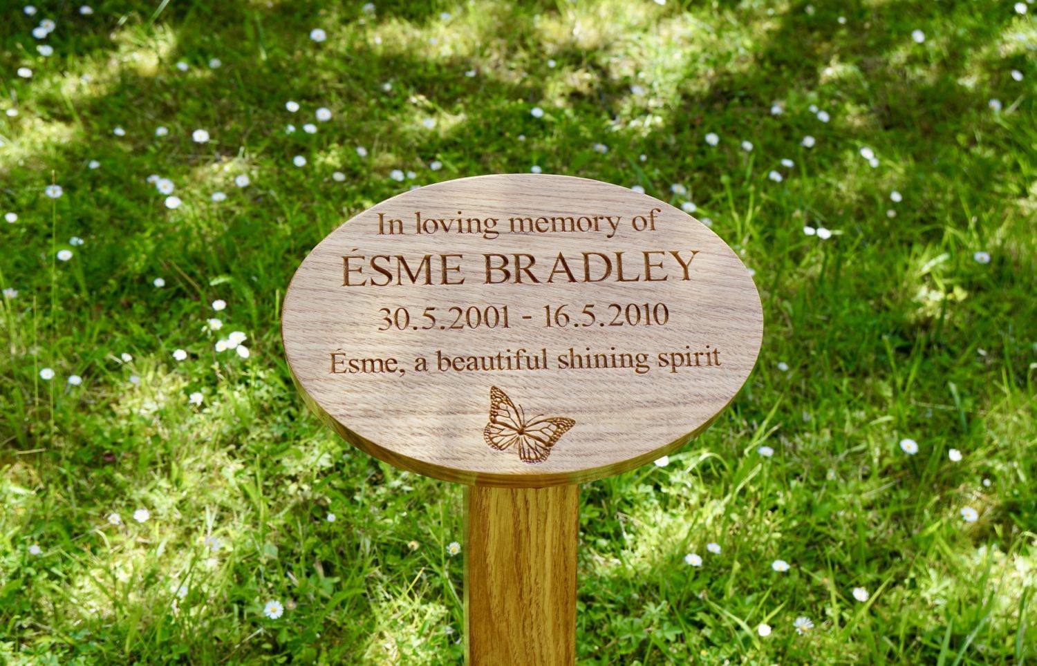 engraved-oak-oval-memorial-plaque