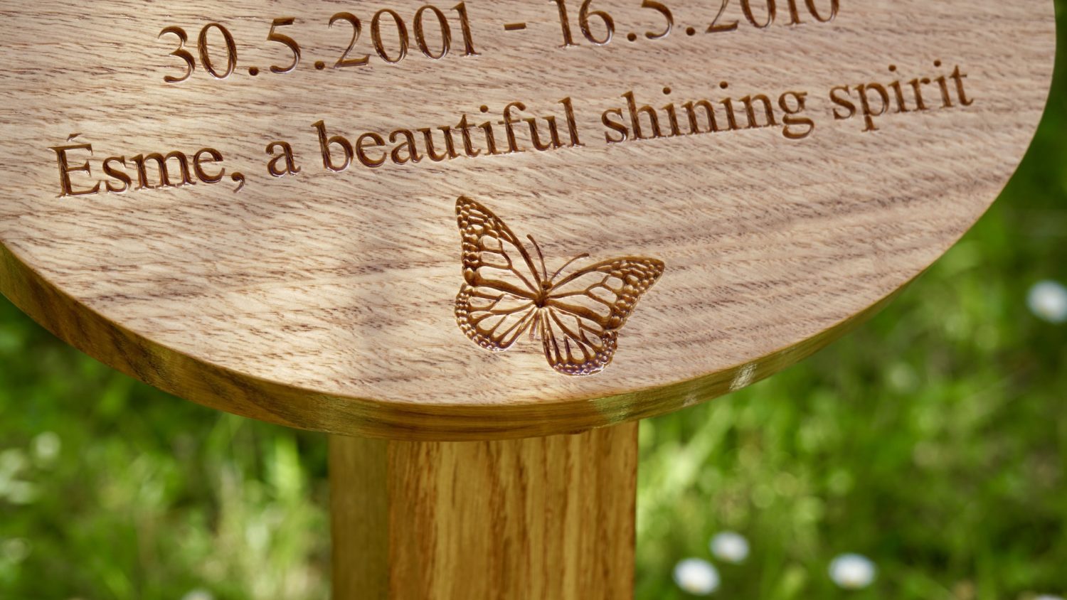 oak-oval-memorial-plaque